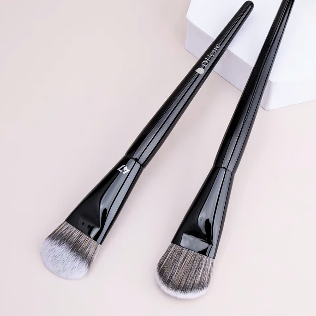 Cọ Má Hồng DUCARE Rounded Cheek Brush DU47